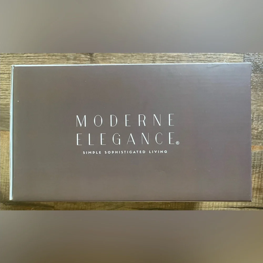 Moderne Elegant Luxe Candle Warmer Lamp. New with tags in box.
